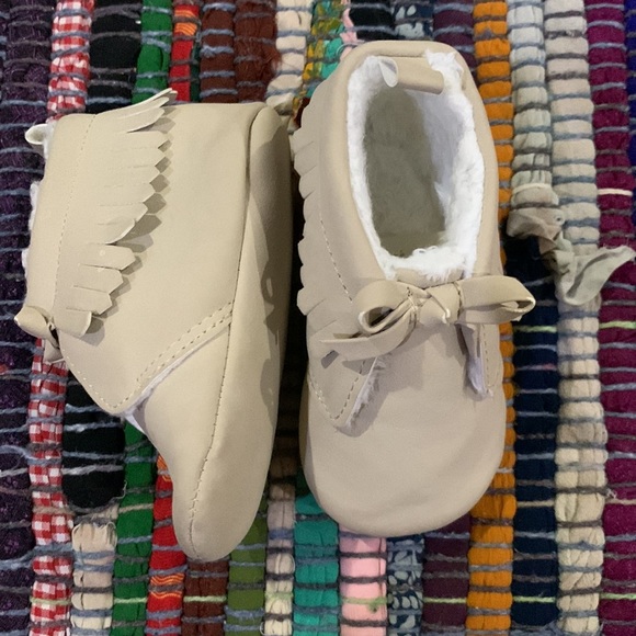 3-6 month shoes - Picture 2 of 2